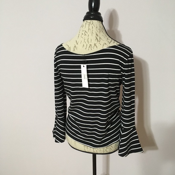 NWT cupcakes and cashmere Kacela Bell Sleeve Top - Picture 4 of 8